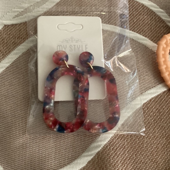 Earrings - Picture 7 of 11